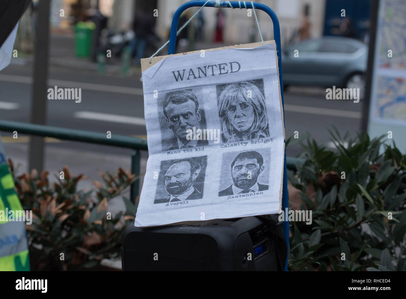 Parigi, Francia. 2° febbraio 2019. Il Gilet giallo si sta mobilitando per un dodicesimo consecutivi di Sabato, 2 febbraio 2019 0 Parigi, nella foto uno degli appuntamenti luogo Daumesnil (XII arrondissement), per una marcia contro la violenza della polizia. Credito: Saïd Anas/Alamy Live News Foto Stock