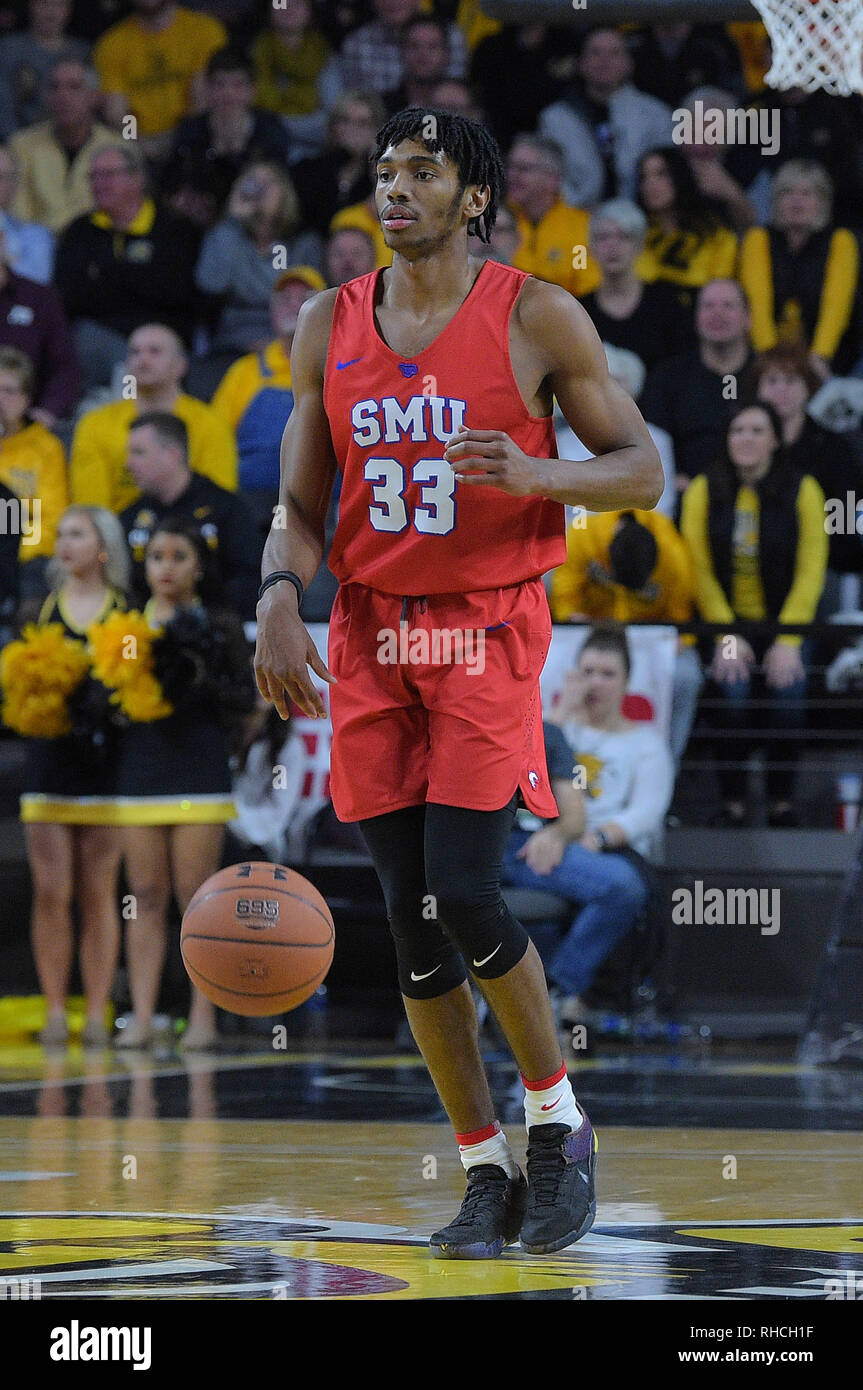 Wichita, Kansas, Stati Uniti d'America. 30 gen, 2019. Southern Methodist Mustangs guard Jimmy Whitt Jr. (33) gestisce la sfera durante il NCAA Pallacanestro tra la SMU Mustangs e Wichita State Shockers a Charles Koch Arena di Wichita, Kansas. Kendall Shaw/CSM/Alamy Live News Foto Stock