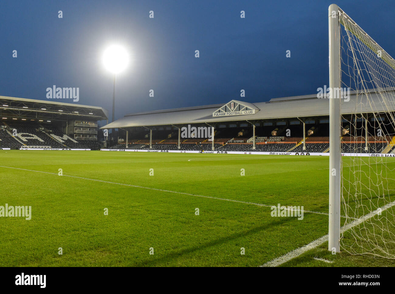 Quiete prima della tempesta di neve a Craven Cottage durante il match di Premier League tra Fulham e Brighton & Hove Albion a Craven Cottage . 29 Gennaio 2019 solo uso editoriale. No merchandising. Per le immagini di calcio FA e Premier League restrizioni si applicano inc. no internet/utilizzo mobile senza licenza FAPL - per i dettagli contatti Football Dataco Foto Stock