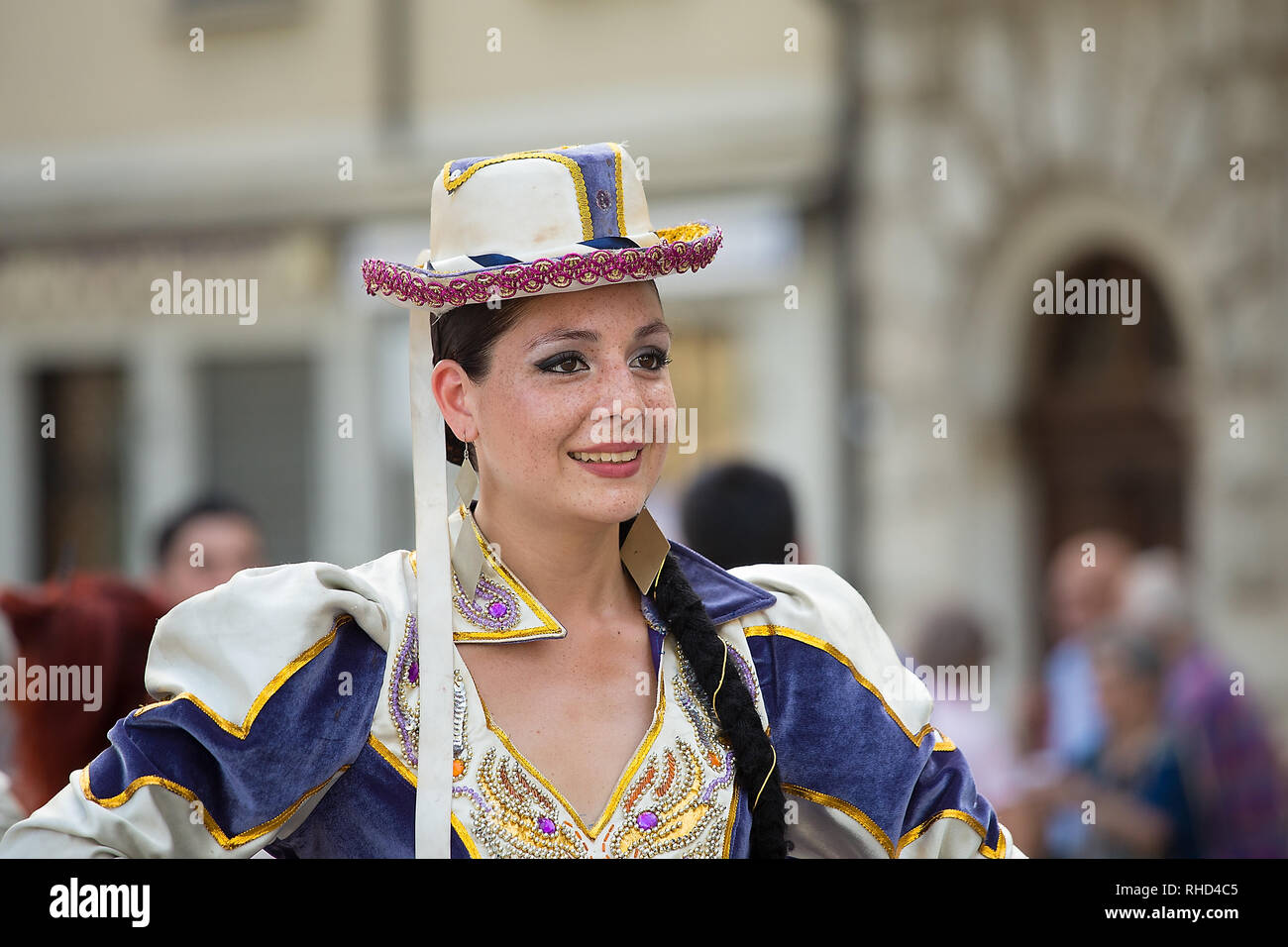 Gorizia, Italia - 27 agosto 2017: ballerini folk da Puerto Montt, Cile esegue la tradizionale danza nel Festival Internazionale del Folklore, Gorizia, Foto Stock