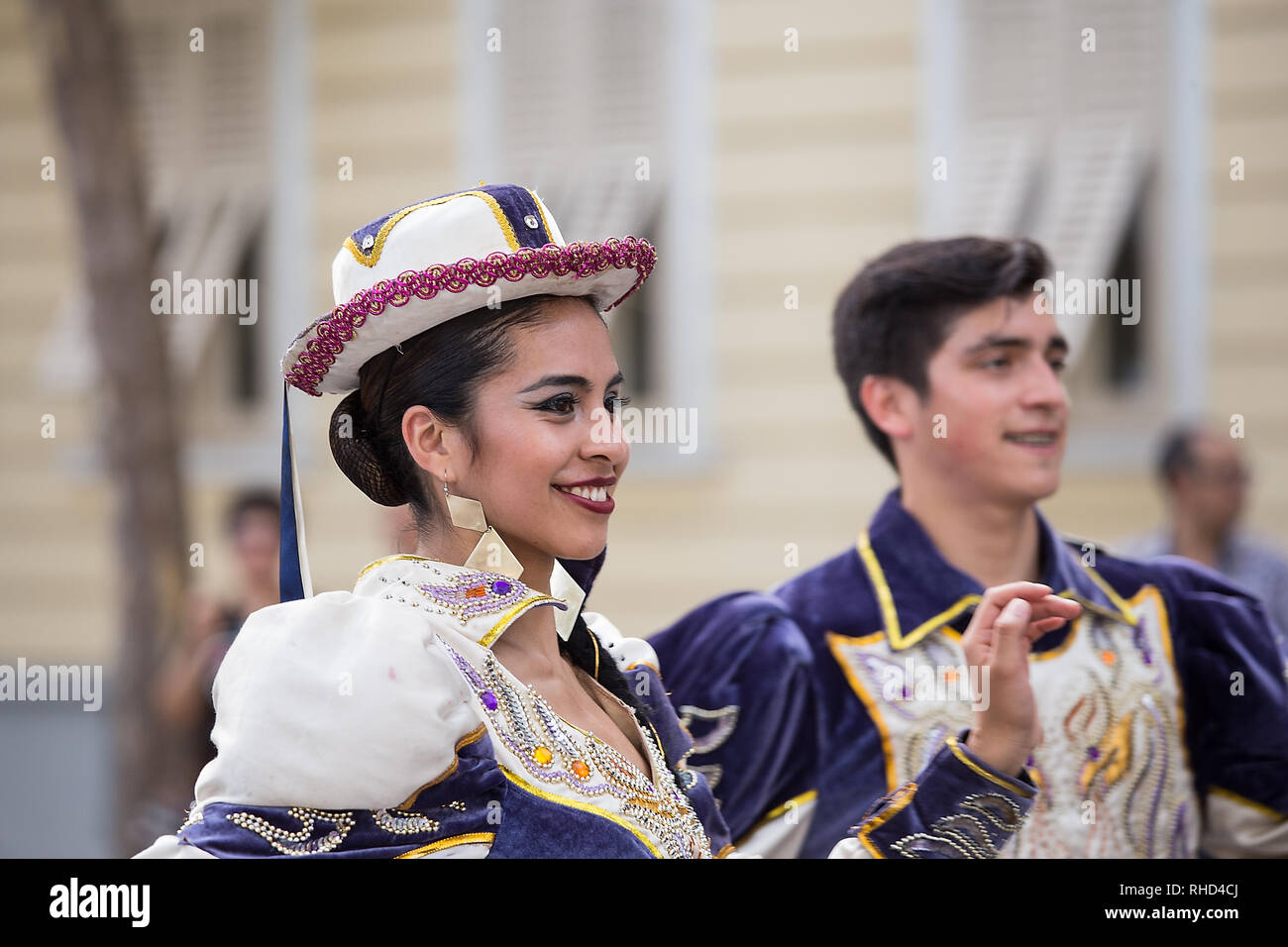 Gorizia, Italia - 27 agosto 2017: ballerini folk da Puerto Montt, Cile esegue la tradizionale danza nel Festival Internazionale del Folklore, Gorizia, Foto Stock