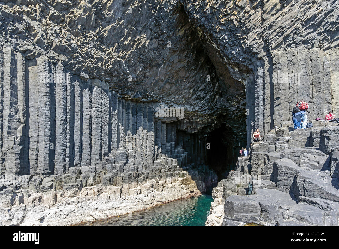 View all'interno di Fingal's Cave sull isola di Staffa Ebridi Interne in Scozia UK Foto Stock