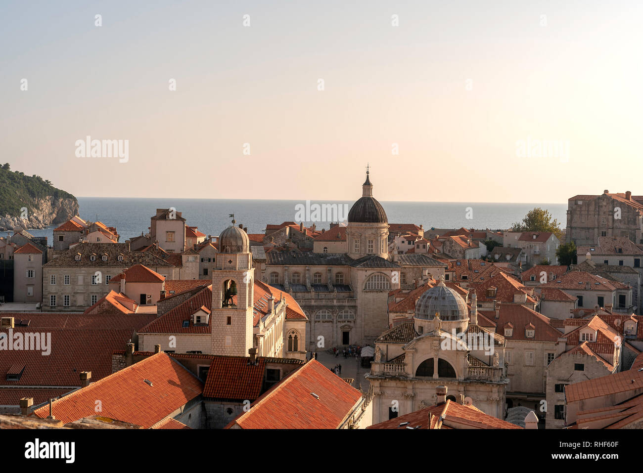 Una vista di Dubrovnik dalle pareti Foto Stock