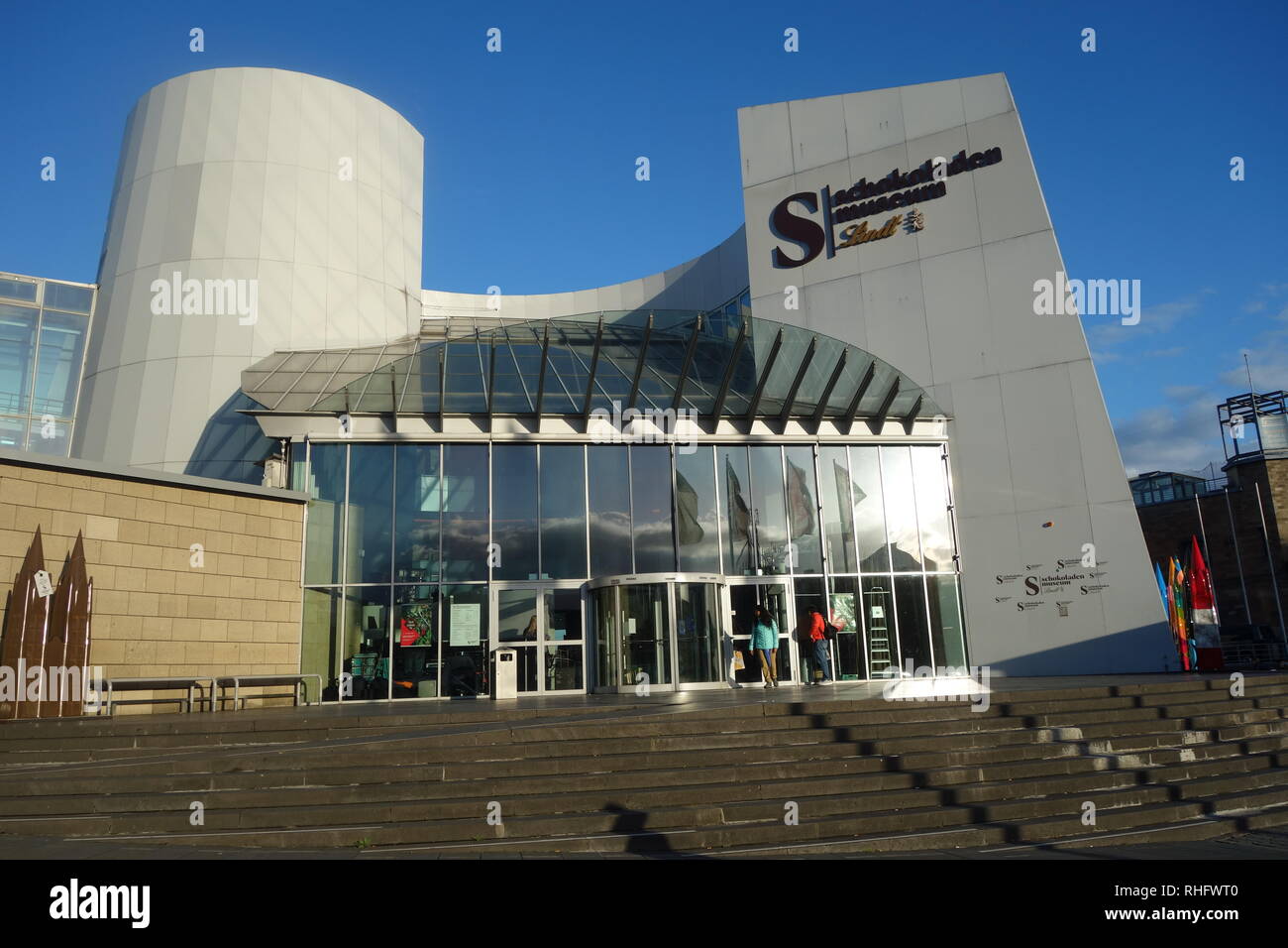 L'ingresso alla colonia il museo del cioccolato (Imhoff-Schokoladenmuseum) in Altstadt-Süd. Esso è affiancato dalla Svizzera dal produttore di cioccolato Lindt. Foto Stock