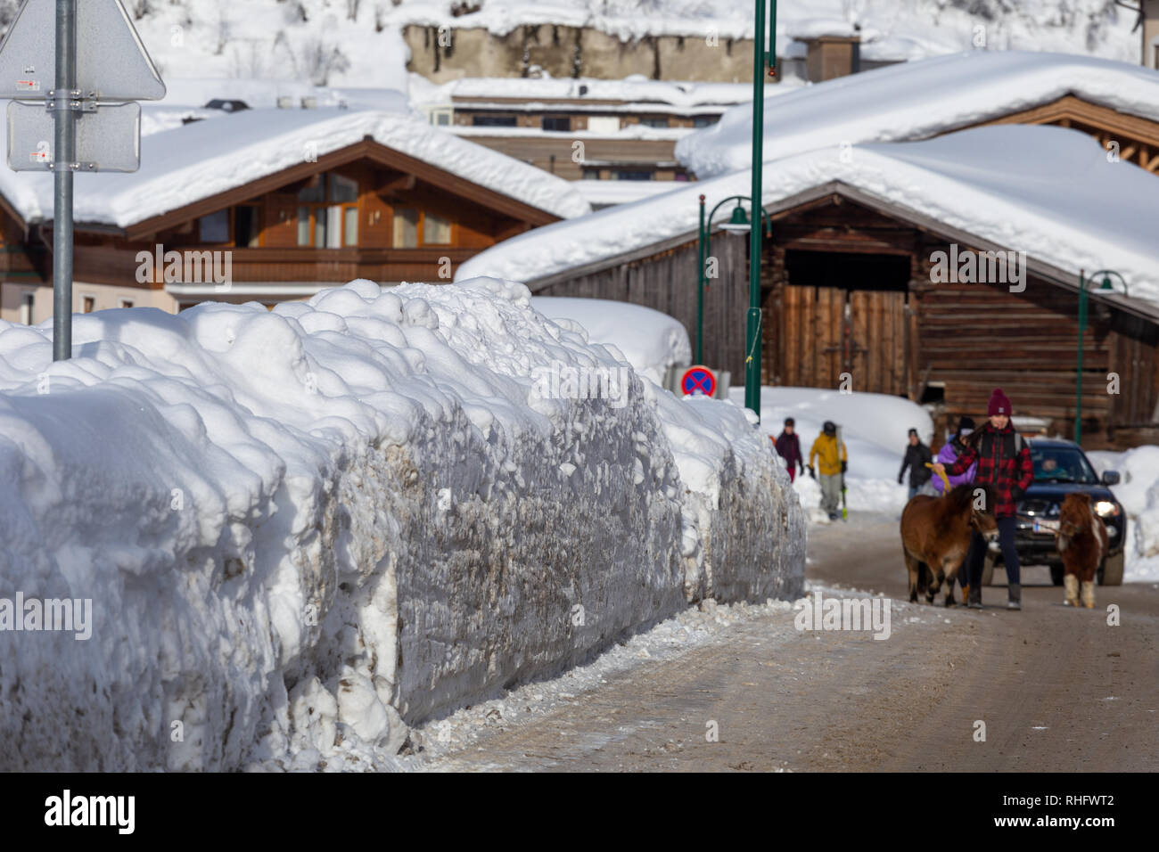 Hinterglemm Austria, strade pulite dal grande neve anche durante l inverno Foto Stock