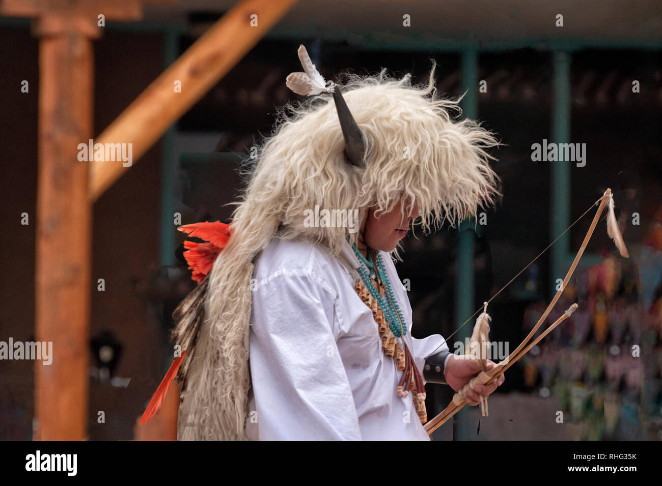 Albuquerque, NM, Stati Uniti d'America. Foto scattata 05/26/2018. Nativi americani ballerino cerimoniali in costume di autentica. Foto Stock