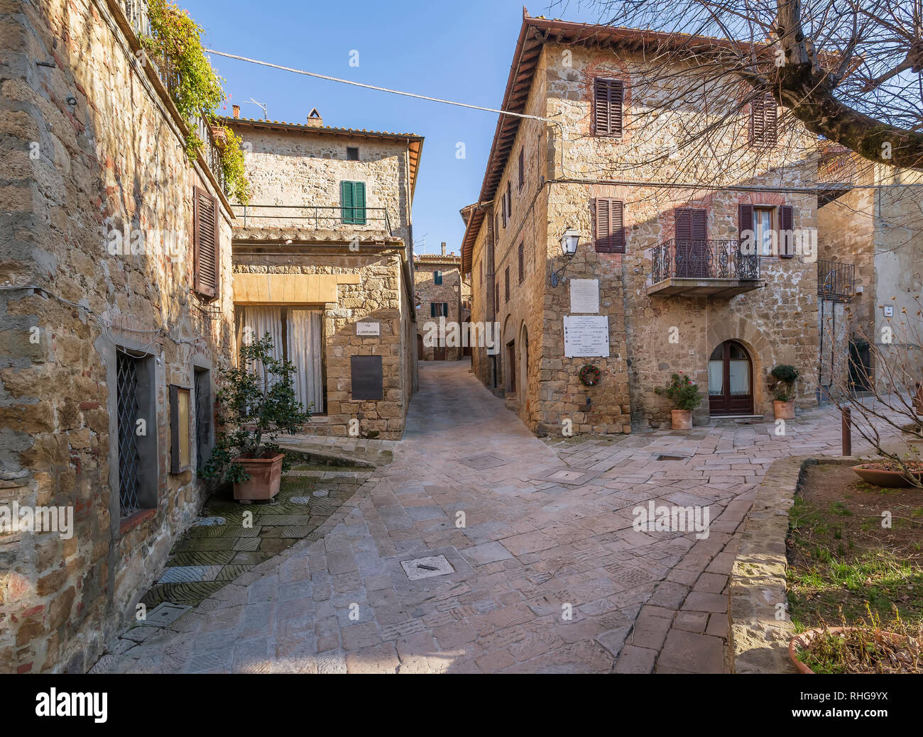 Una bella veduta del borgo medievale di Monticchiello senza persone a Siena, Toscana, Italia Foto Stock