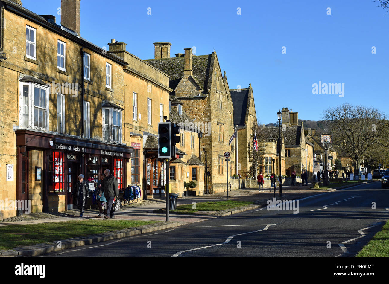 Broadway High Street in inverno, Broadway, worcs, Cotswolds, Inghilterra Foto Stock