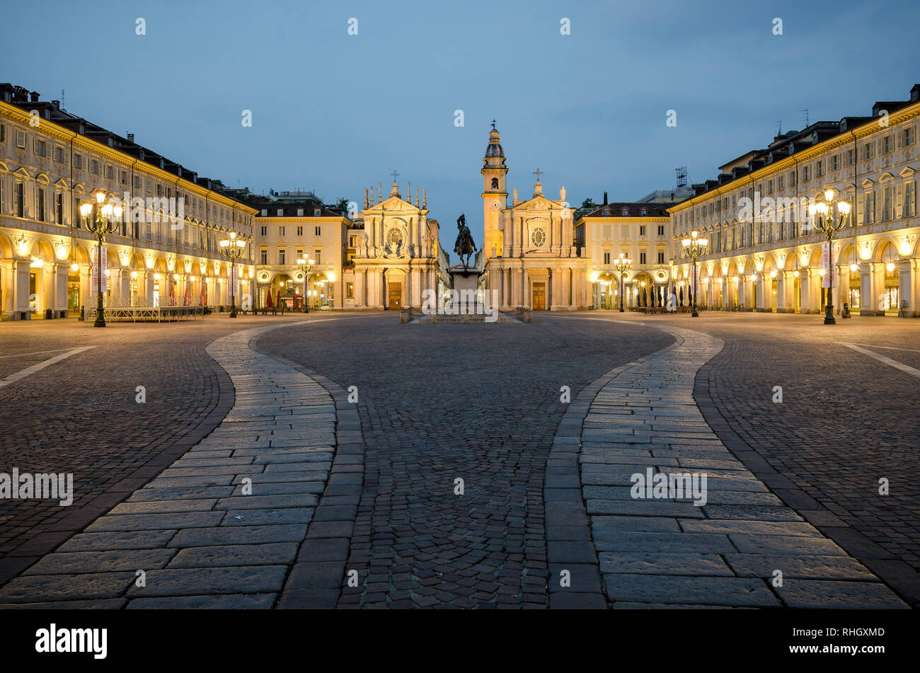 Torino Piazza San Carlo al crepuscolo Foto Stock