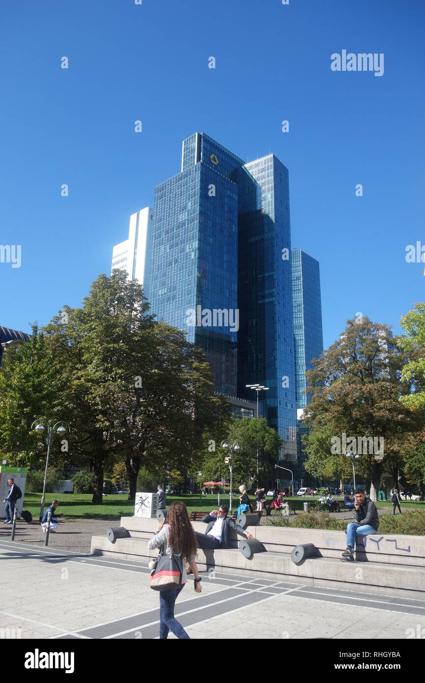 Il grattacielo Gallileo nel quartiere Bahnhofsviertel di Francoforte sul principale. L'edificio è attualmente occupato da Commerzbank. Foto Stock