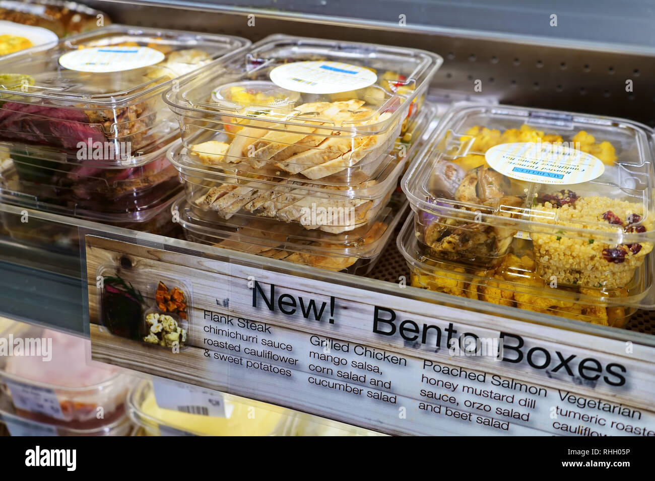 Westport, CT, Stati Uniti d'America. Nov 2018. I giapponesi Bento box concetto di una varietà di alimenti in un piccolo contenitore è stata ora adottata qui in America. Foto Stock