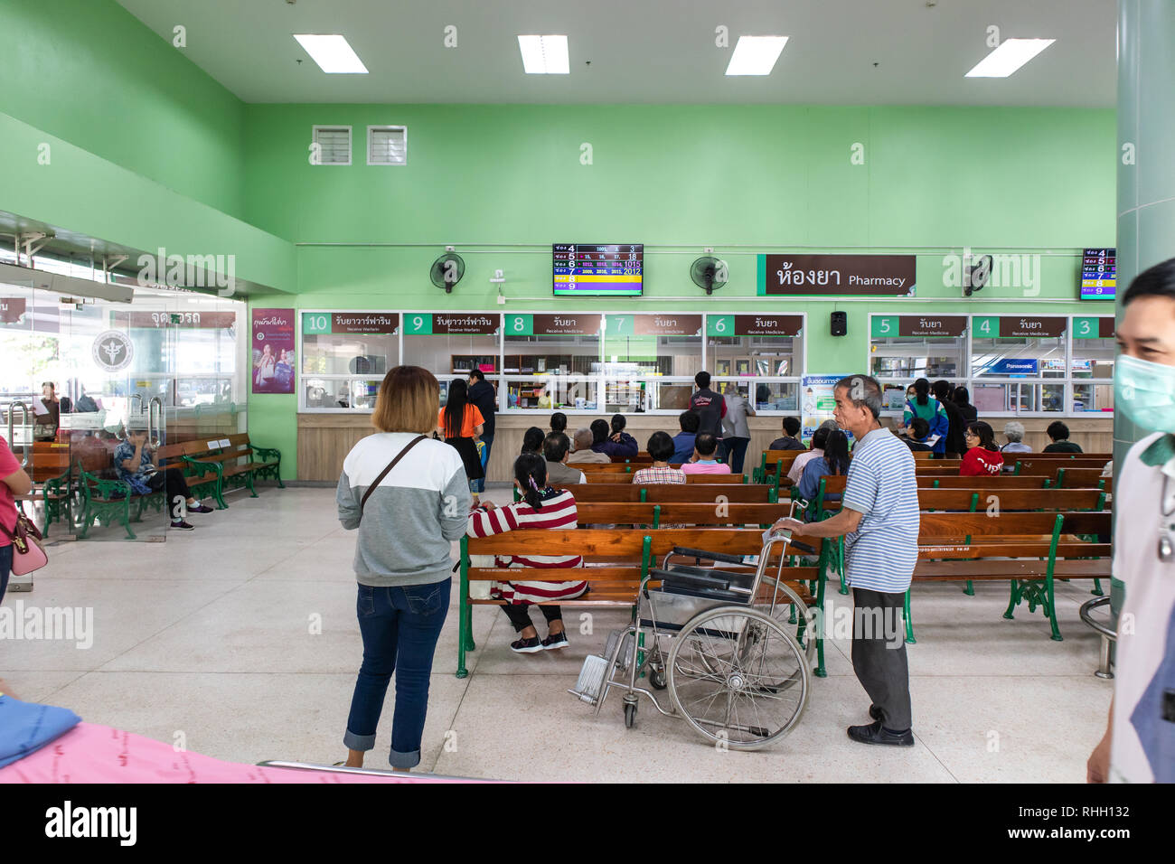 Ospedale di Lampang, Lampang, Tailandia - 18 Gennaio 2019 : Ci sono persone in attesa di stupefacenti presso la camera di erogazione in Lampang ospedale. Foto Stock