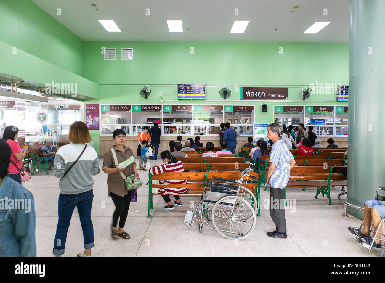 Ospedale di Lampang, Lampang, Tailandia - 18 Gennaio 2019 : Ci sono persone in attesa di stupefacenti presso la camera di erogazione in Lampang ospedale. Foto Stock