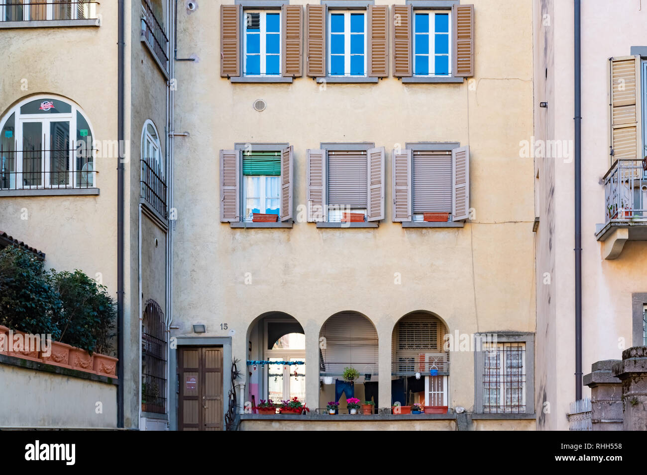 È un bellissimo edificio antico o la casa nella Città Vecchia Città Alta di Bergamo, Italia Foto Stock
