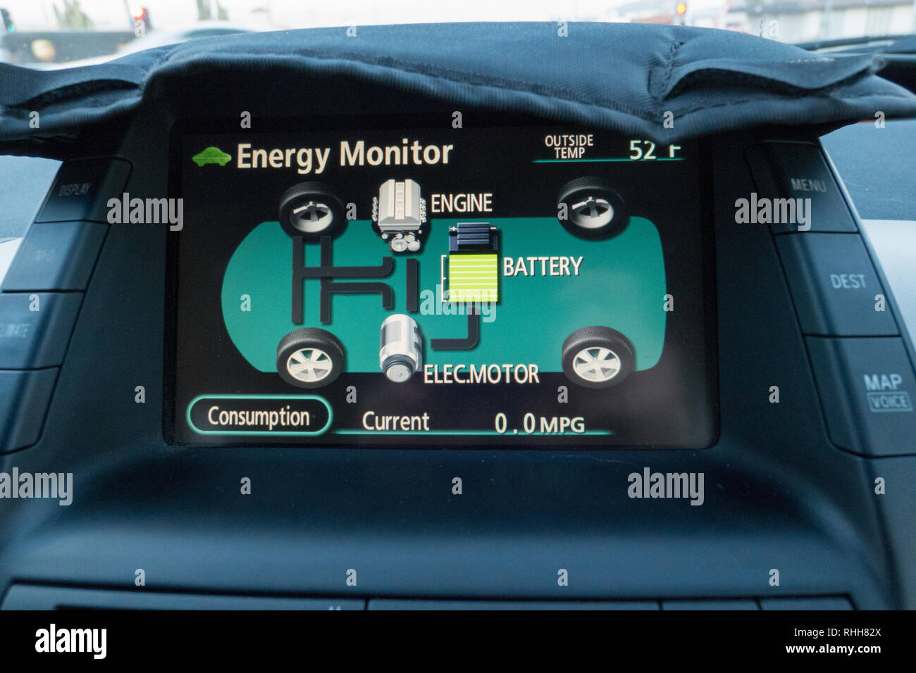 Toyota Prius energy monitor con batteria completamente carica Foto Stock