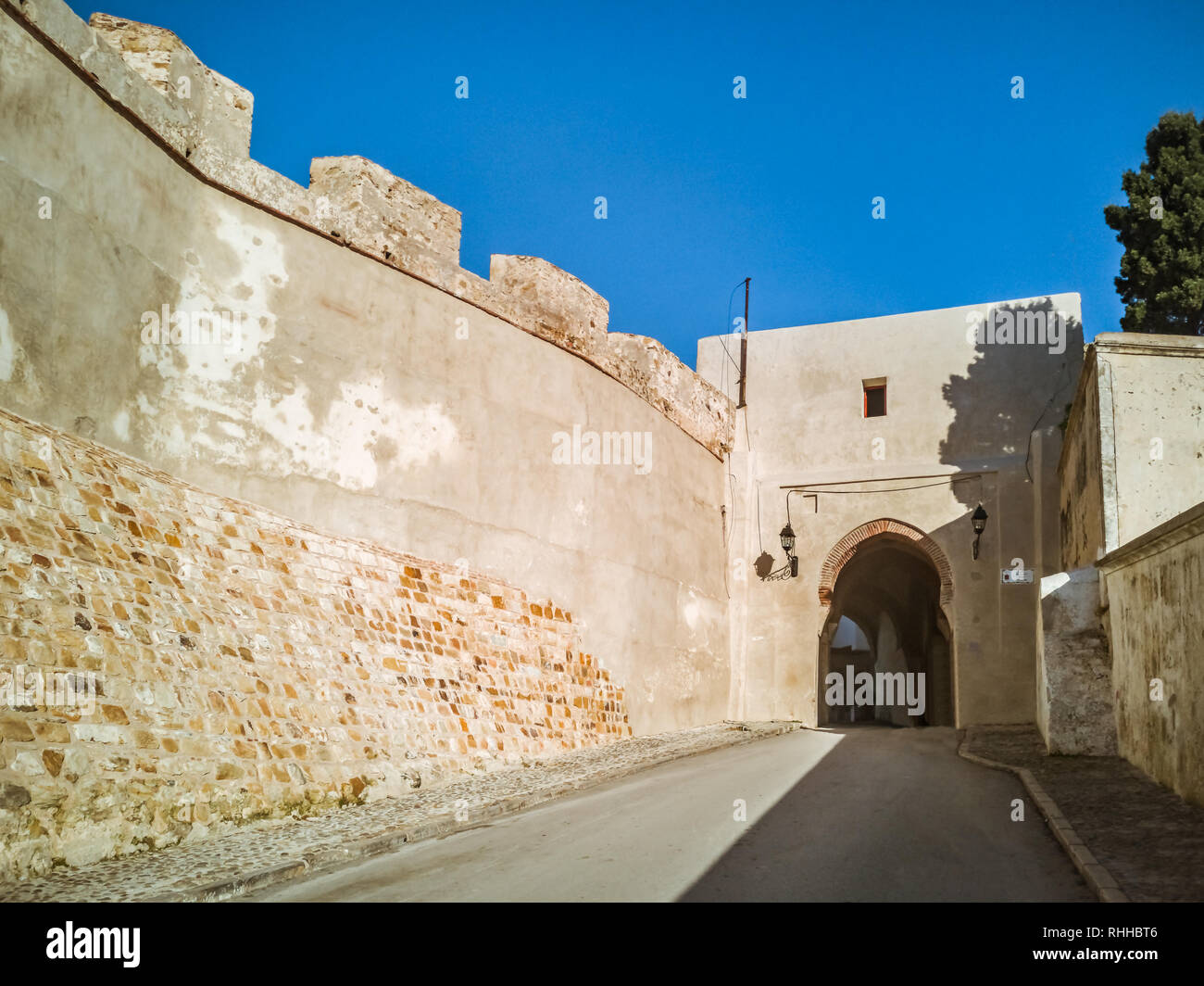 Gateway della antica Medina di Tangeri, Marocco Foto Stock
