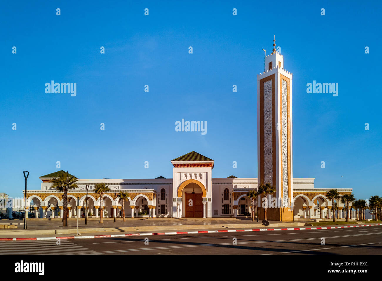 La nuova moschea di al porto di Tangeri, Marocco Foto Stock