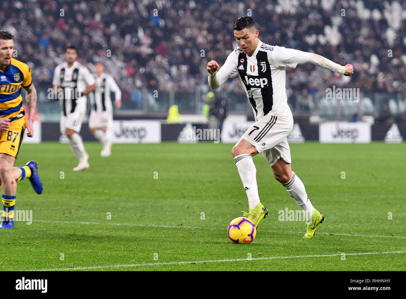 Torino, Italia. 2° febbraio 2019. Cristiano Ronaldo (Juventus FC) durante la serie di una partita di calcio tra Juventus e Parma Calcio 1913 presso lo stadio Allianz su 02 Febbraio, 2019 a Torino, Italia. Credito: FABIO PETROSINO/Alamy Live News Foto Stock