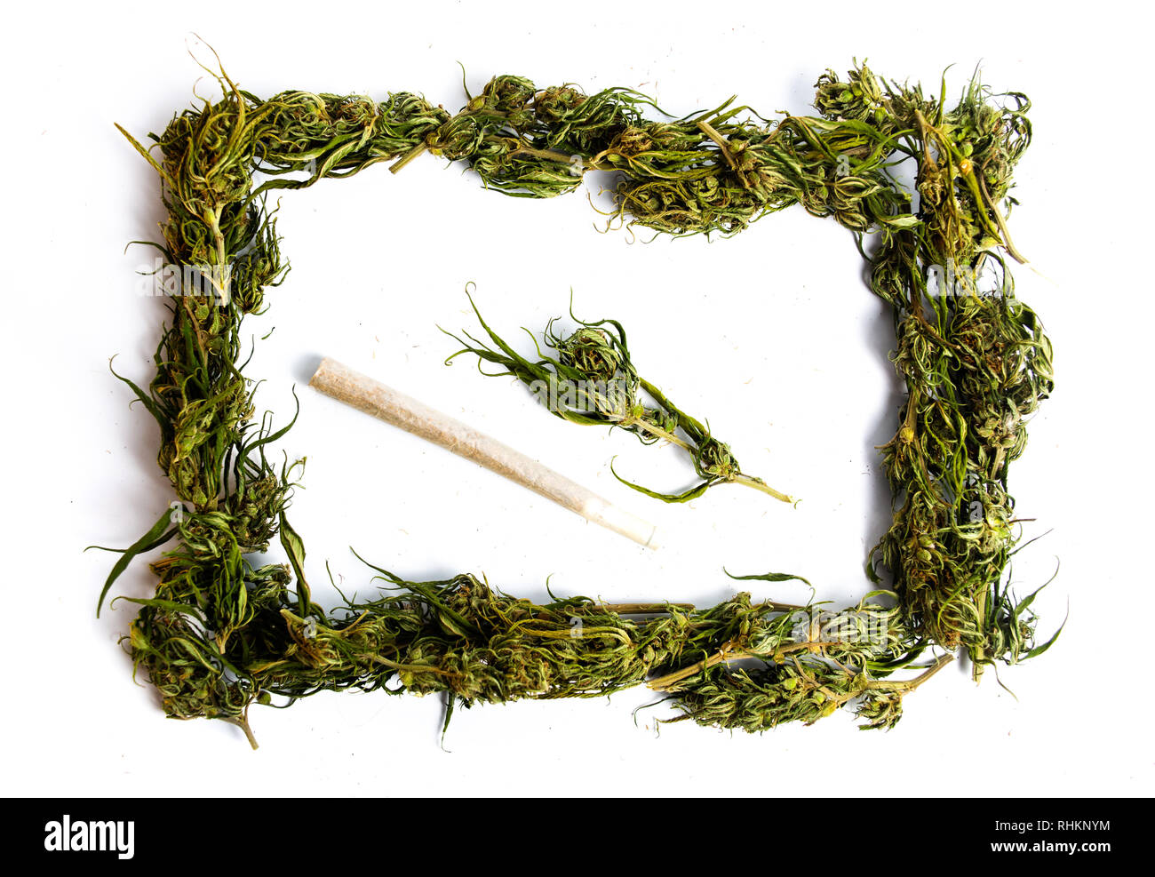 La marijuana cannabis canapa e un giunto su bianco vista superiore Foto Stock
