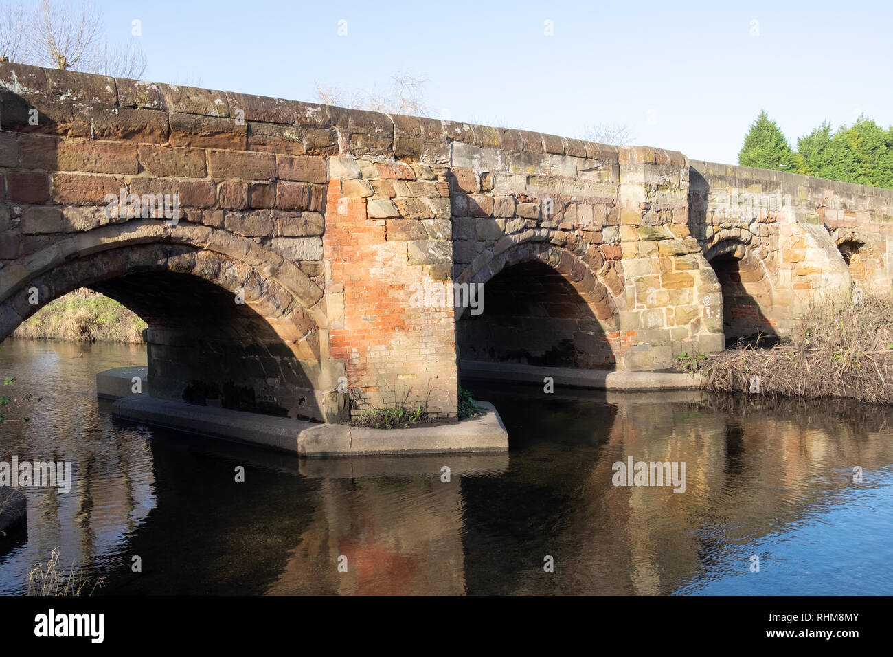 Ponte medievale a Coleshill, Warwickshire Foto Stock