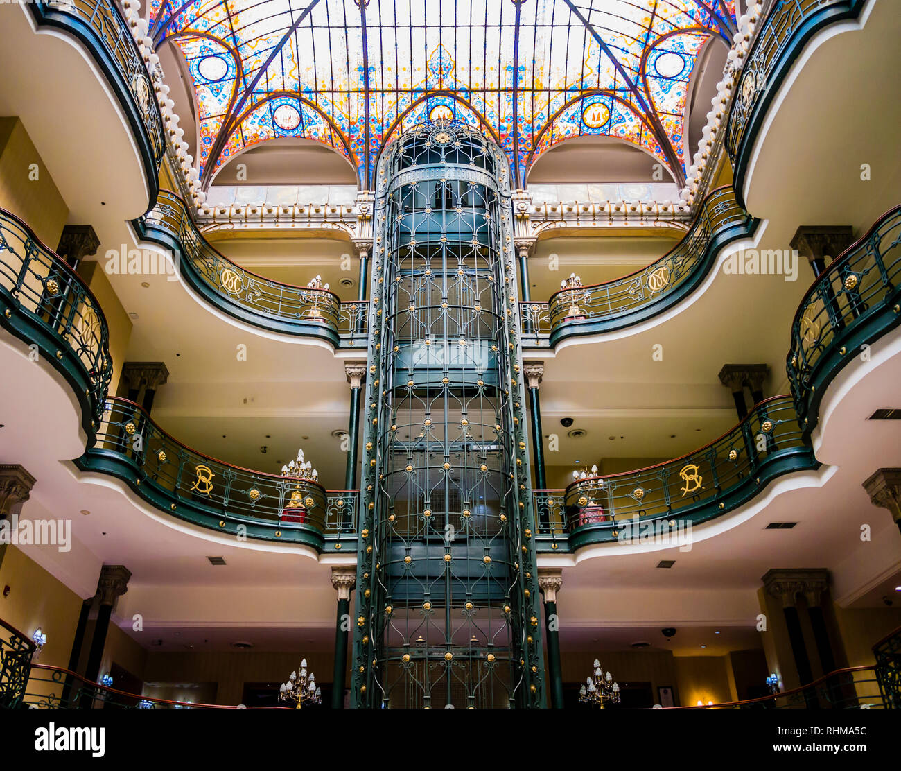 Lussuoso hotel lobby con decorazioni in stile art nouveau Foto Stock