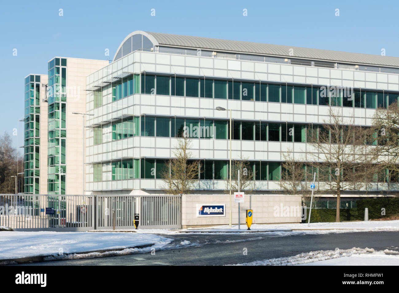 Casa alfabeto, capo ufficio di mobilità e leasing flotte provider, alfabeto in Farnborough, Hampshire, Regno Unito, accanto alla società madre del gruppo BMW HQ. Foto Stock