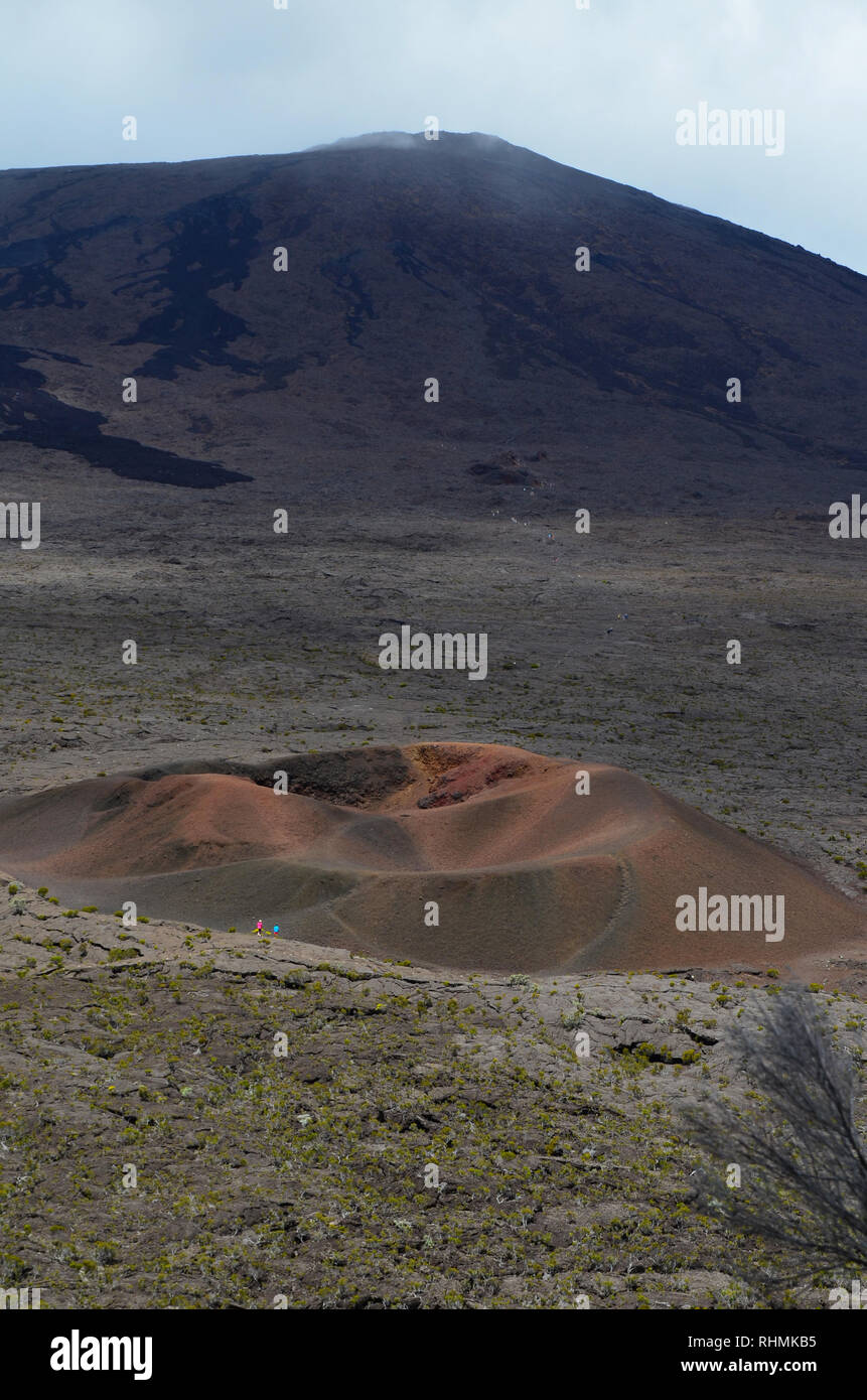 Formica Leo, un piccolo cono secondario entro la vasta caldera del Piton de la Fournaise, un vulcano attivo in Réunion Foto Stock