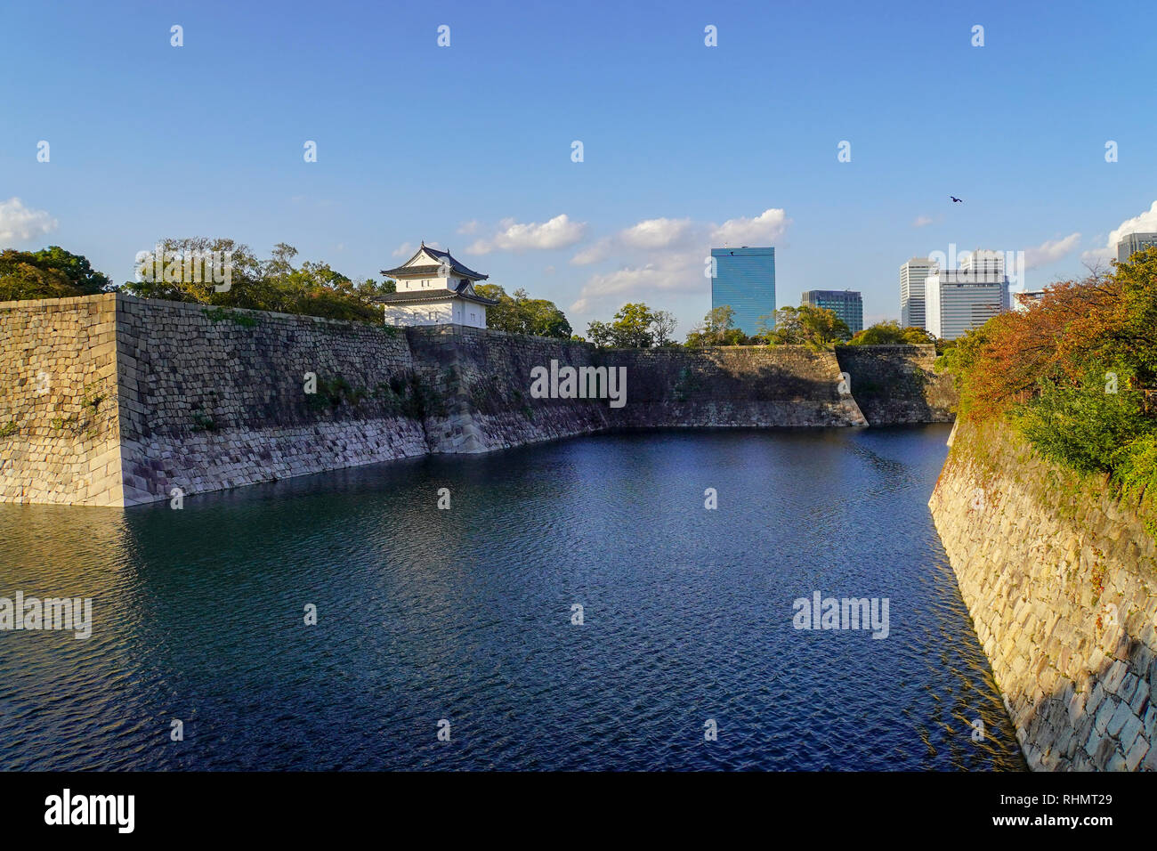Il fossato intorno al Castello di Osaka, Osaka Kansai, Giappone Foto Stock