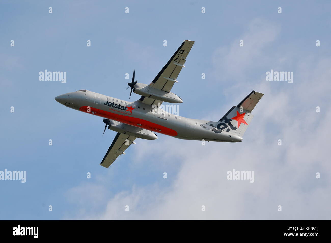 Un piano Jetstar decollo dall'aeroporto di Auckland, Nuova Zelanda Foto Stock