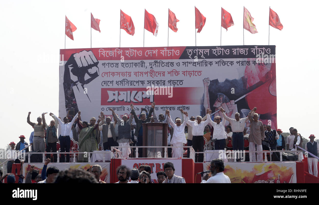 Kolkata, India. 03Feb, 2019. Tutti i partiti di sinistra leader in attesa di mano in mano durante la sinistra brigata anteriore rally davanti a elezioni generali 2019 Credit: Saikat Paolo/Pacific Press/Alamy Live News Foto Stock