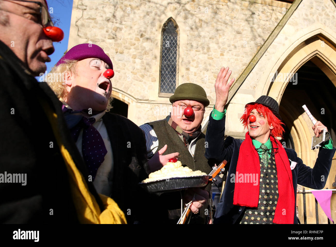 Londra, Regno Unito. 3 febbraio, 2019. I clown sono visti durante l'evento.Clown sono visti al Grimaldi servizio di chiesa in chiesa di Tutti i Santi, Dalston, East London in memoria di Giuseppe Grimaldi (1778-1837), un attore inglese, comico e ballerino, che è ampiamente considerato come il 'Padre'' della moderna clowning. Credito: Dinendra Haria/SOPA Immagini/ZUMA filo/Alamy Live News Foto Stock