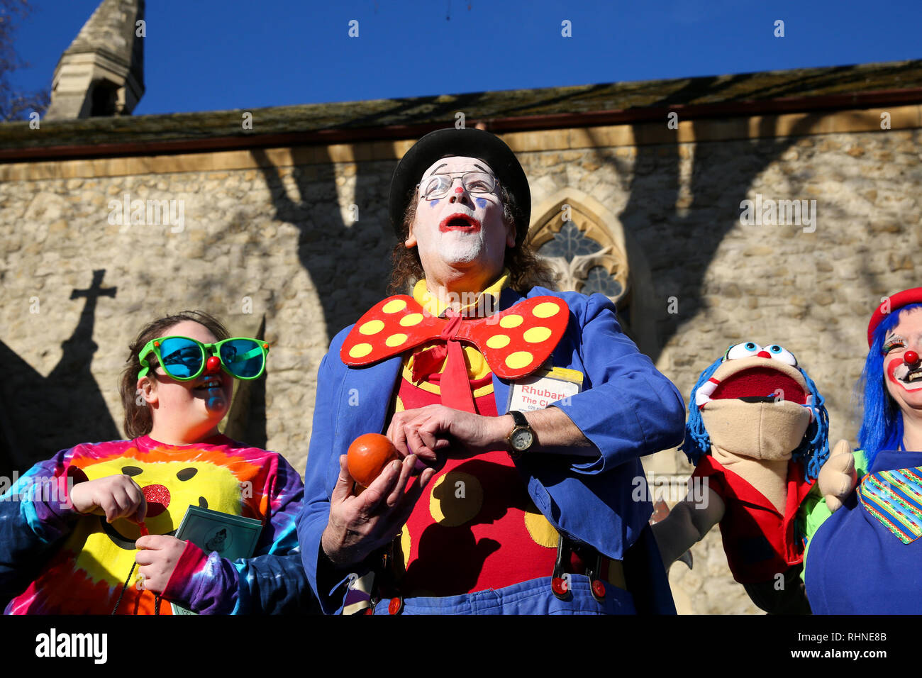 Londra, Regno Unito. 3 febbraio, 2019. I clown sono visti durante l'evento.Clown sono visti al Grimaldi servizio di chiesa in chiesa di Tutti i Santi, Dalston, East London in memoria di Giuseppe Grimaldi (1778-1837), un attore inglese, comico e ballerino, che è ampiamente considerato come il 'Padre'' della moderna clowning. Credito: Dinendra Haria/SOPA Immagini/ZUMA filo/Alamy Live News Foto Stock