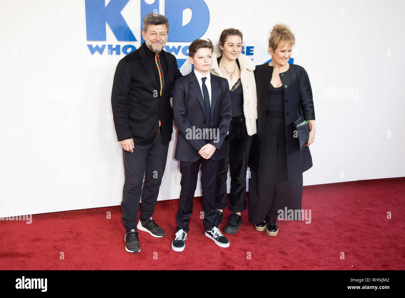 Londra, Regno Unito. 3 febbraio, 2019. Andy Serkis & Louis Ashbourne Serkis & ospiti presso il capretto che sarebbe stato re - Famiglia di screening di gala al Luxe Odeon Leicester Square il 3 febbraio 2019 Credit: Tom Rose/Alamy Live News Foto Stock