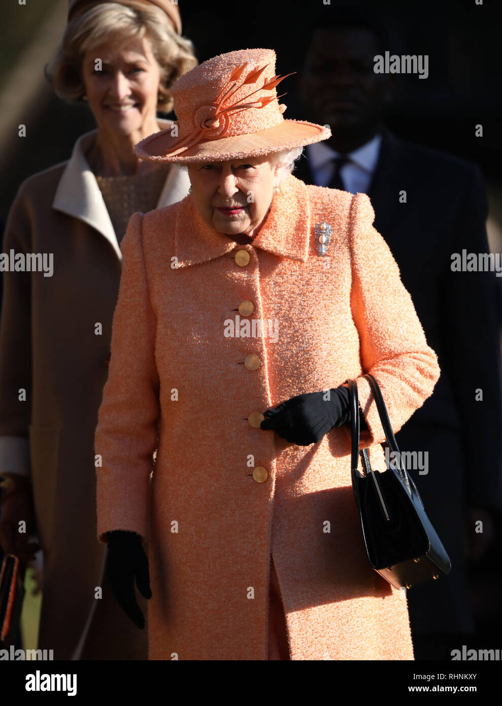 West Newton, Norfolk, Regno Unito. 3 febbraio, 2019. Sua Maestà la Regina Elisabetta II assiste la domenica mattina il servizio a San Pietro e di san Paolo la chiesa di West Newton, Norfolk, il 3 febbraio 2019. Credito: Paolo Marriott/Alamy Live News Foto Stock