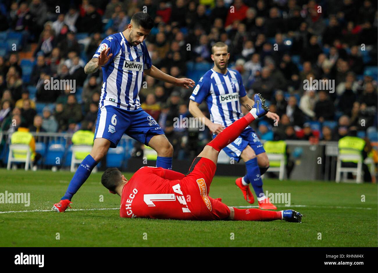 Madrid, Spagna. 3 febbraio, 2019. Partita di calcio tra il Real Madrid e Alaves del 2018/2019 campionato spagnolo, tenutasi a Santiago Bernabeu Stadium in Madrid. (Foto: Jose L. Cuesta/261/Cordon Premere). Credito: CORDON PREMERE/Alamy Live News Foto Stock