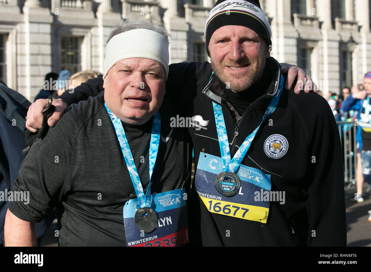 Londra, Regno Unito. 3 febbraio 2019. Alcune delle guide del partecipante e i vincitori della 10K Cancer Research UK London inverno correre sulle strade di Londra, oggi. Credito: Joe Kuis /Alamy Live News Foto Stock