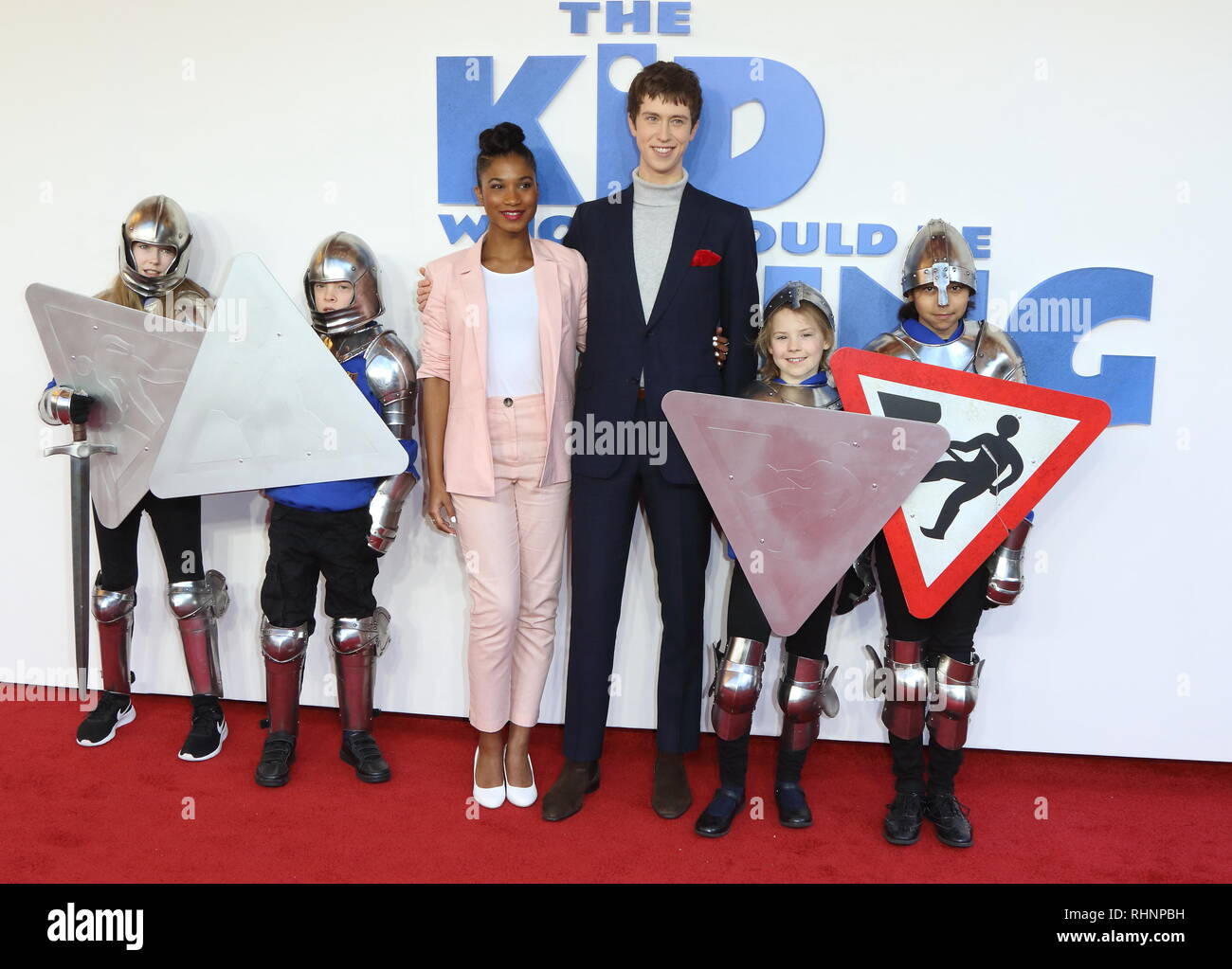 Rhianna Dorris e Angus Imrie visto presso il capretto che sarebbe stato re di screening di Gala presso il Luxe Odeon Leicester Square. Foto Stock