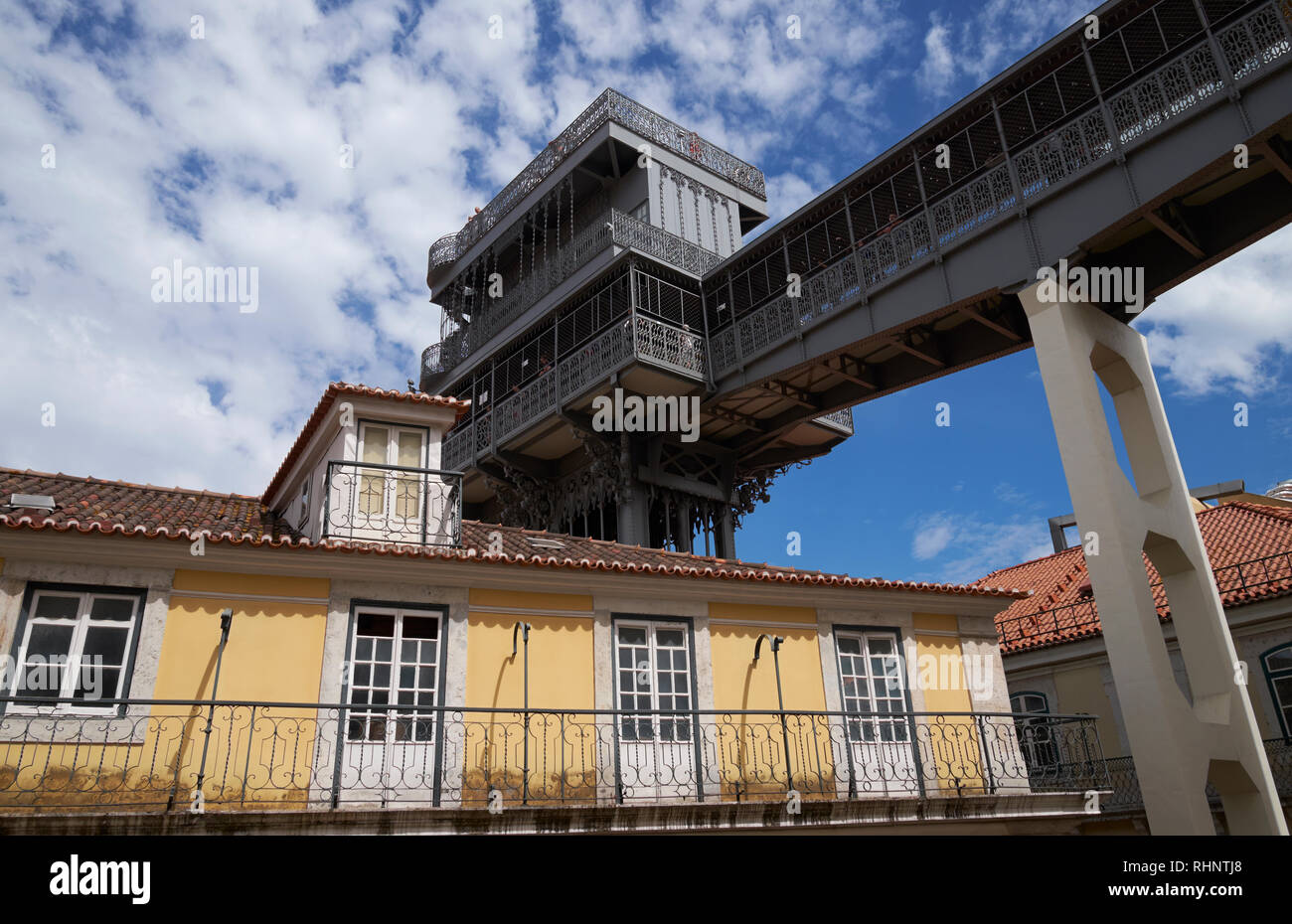 Il livello superiore dell'Elevador de Santa Justa (Elevador de Santa Justa), chiamato anche il Carmo sollevare, Lisbona, Portogallo. Foto Stock