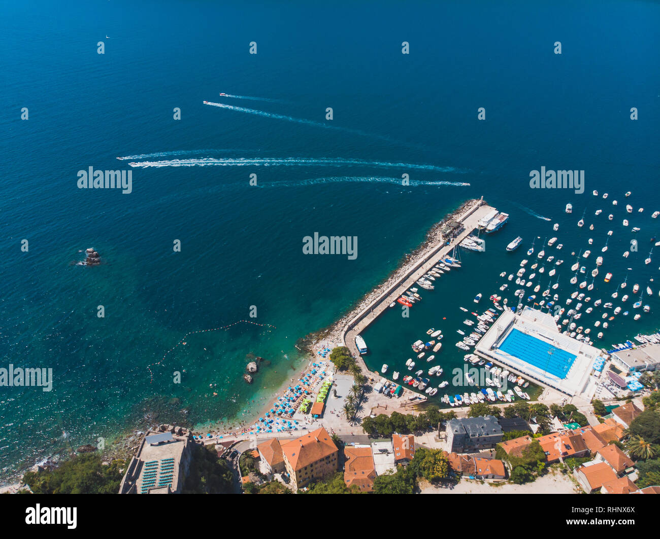 Vista Aerea Di Sunny Beach In Herceg Novi Montenegro Vacanze Estive Foto Stock Alamy