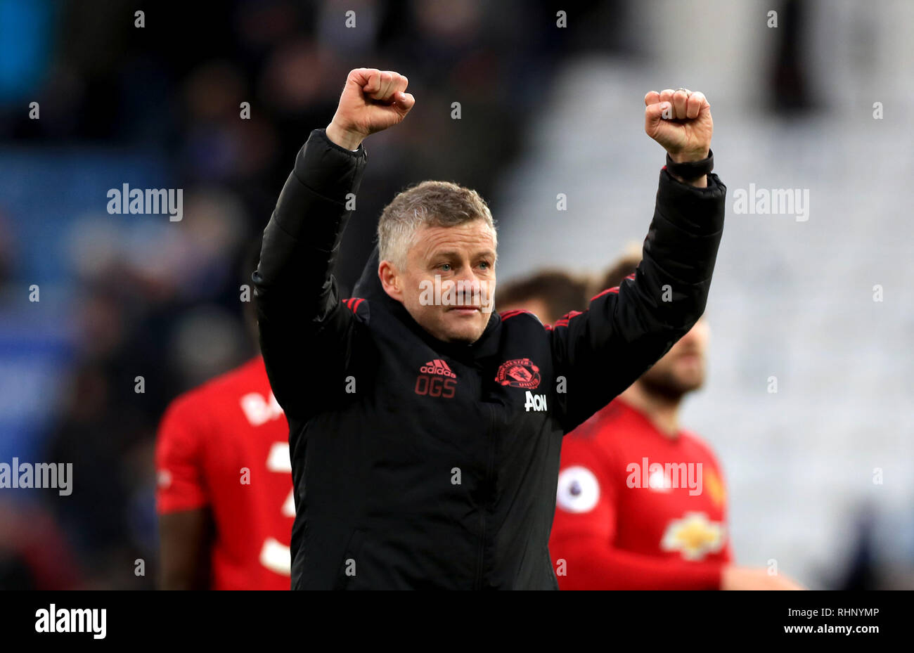 Il Manchester United caretaker manager Ole Gunnar Solskjaer celebra i risultati alla fine del match di Premier League al King Power Stadium, Leicester. Foto Stock
