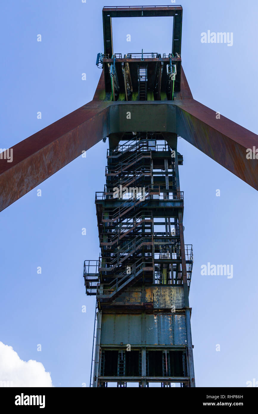 Headframe in disuso della ex Zeche Osterfeld in Oberhausen, ora park OLGA Foto Stock