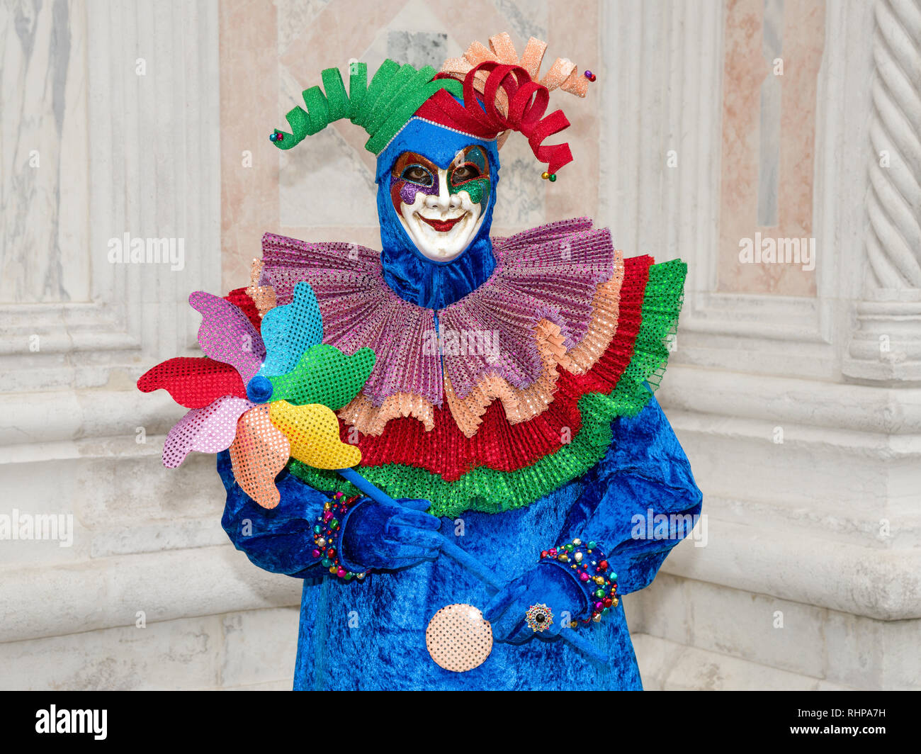 Il Carnevale di Venezia è un festival annuale tenutasi a Venezia, Veneto, Italia. Il Carnevale termina con la celebrazione cristiana della Quaresima, quaranta giorni prima di Pasqua, il Martedì Grasso, il giorno prima del Mercoledì delle Ceneri. Il festival è famosa nel mondo per le sue maschere elaborate. Foto Stock