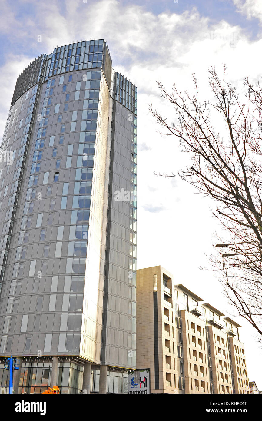 L'X1 Trimestre sviluppo Tower nel centro di Liverpool in corrispondenza della giunzione di abbassare il Parlamento Street e Wapping con 196 appartamenti dislocati su 24 piani. Foto Stock