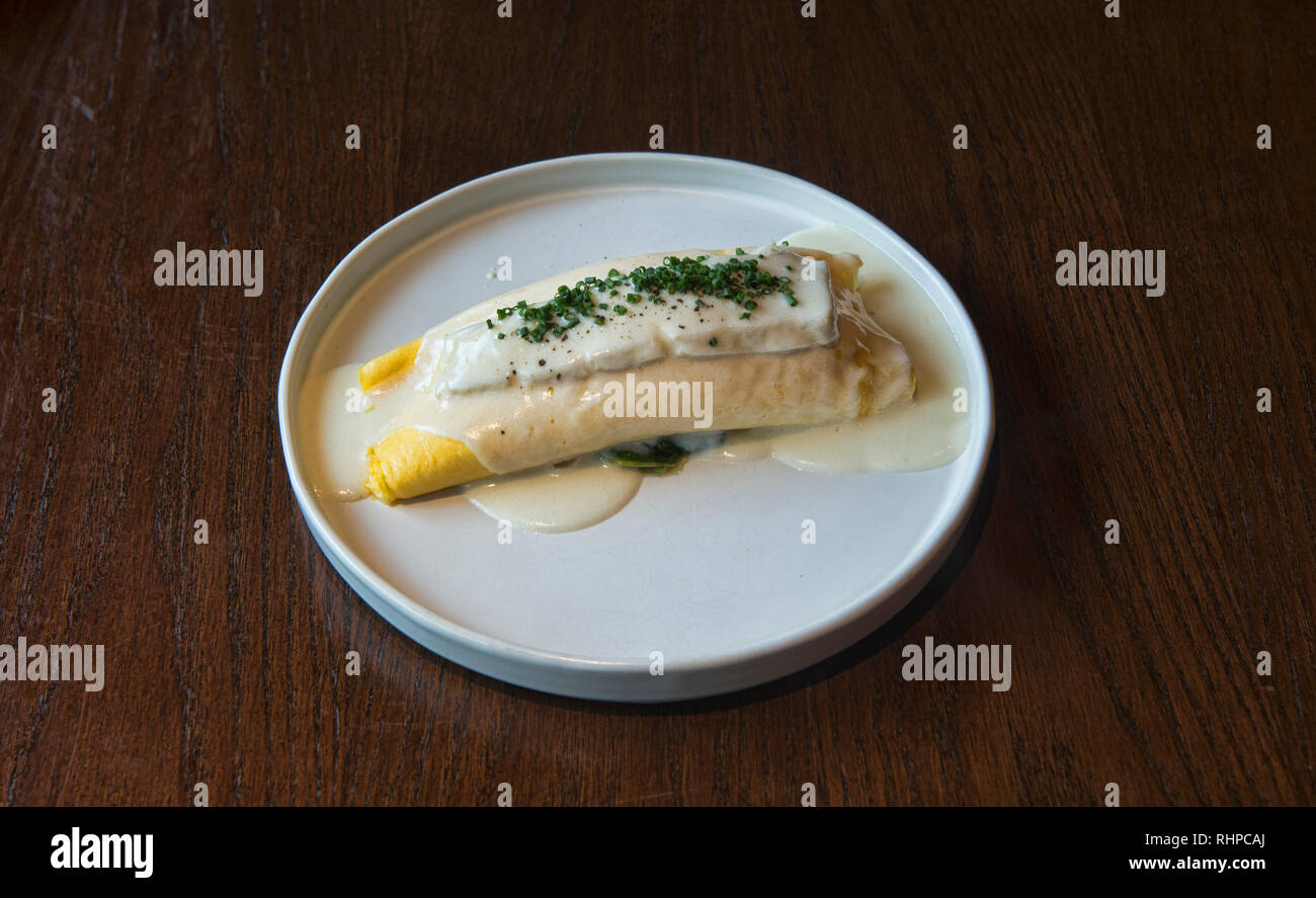 Brie frittata presso un ristorante a Bangkok, in Thailandia Foto Stock