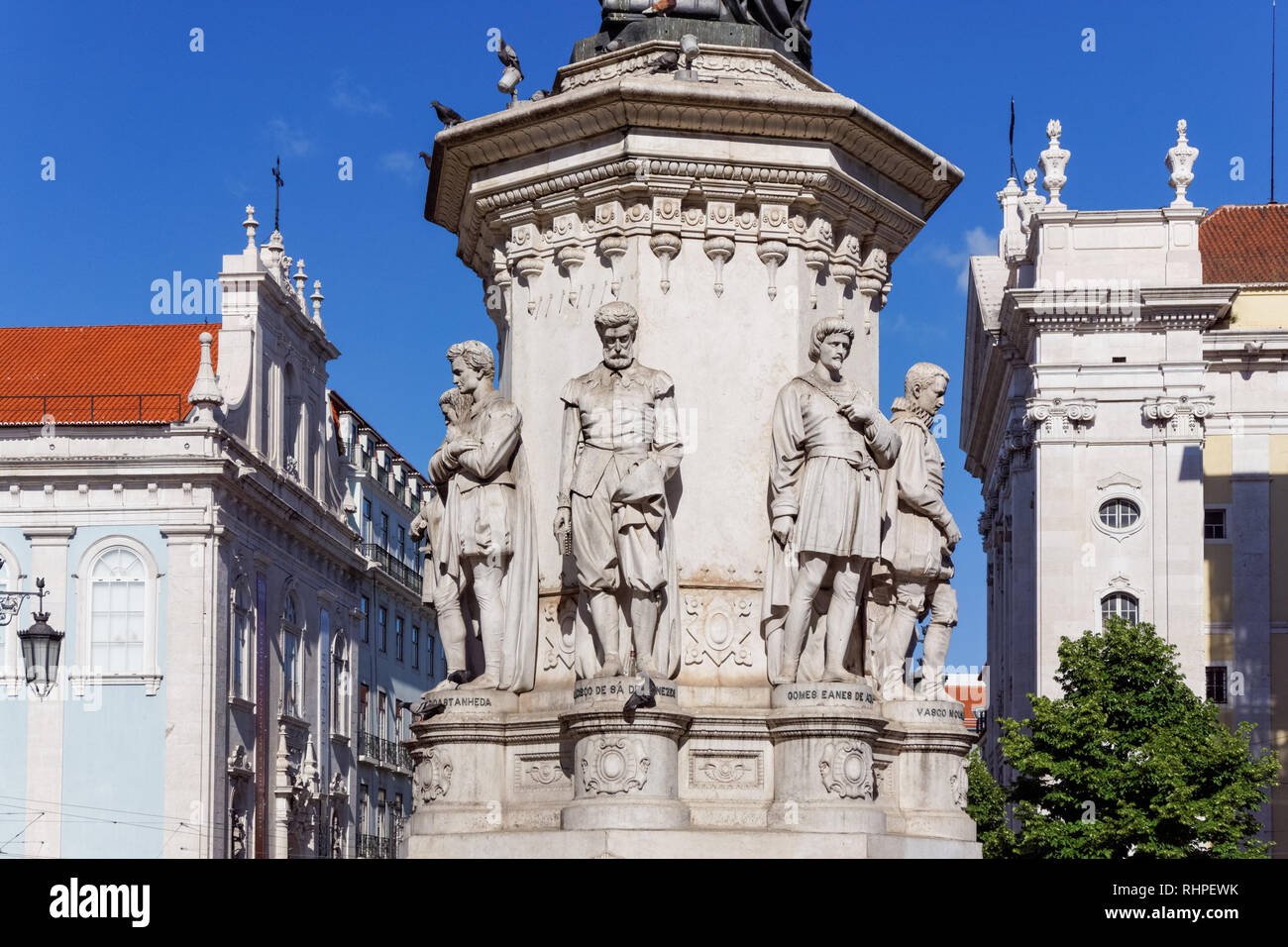 Sculture su Luís de Camões statua a Lisbona, Portogallo Foto Stock