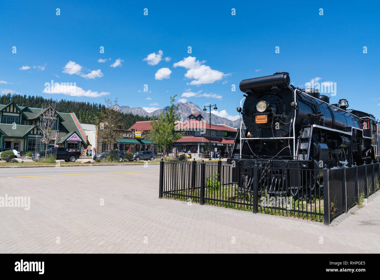 JASPER, CANADA - luglio 5, 2018: Old Canadian National Railroad locomotiva nel centro cittadino di Jasper, Alberta lungo Connaught Drive. Foto Stock