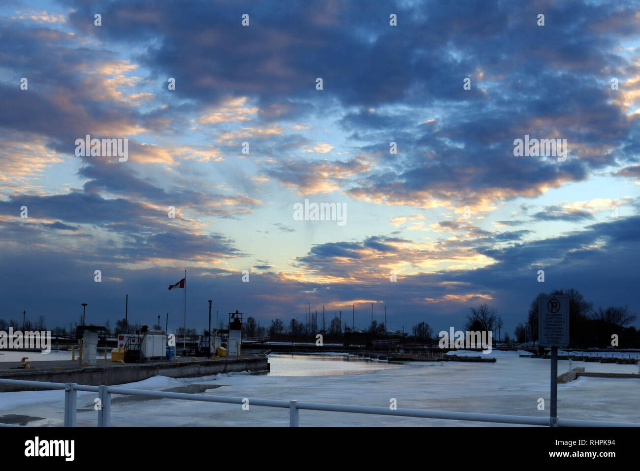 Formazioni di ghiaccio sul lago Foto Stock
