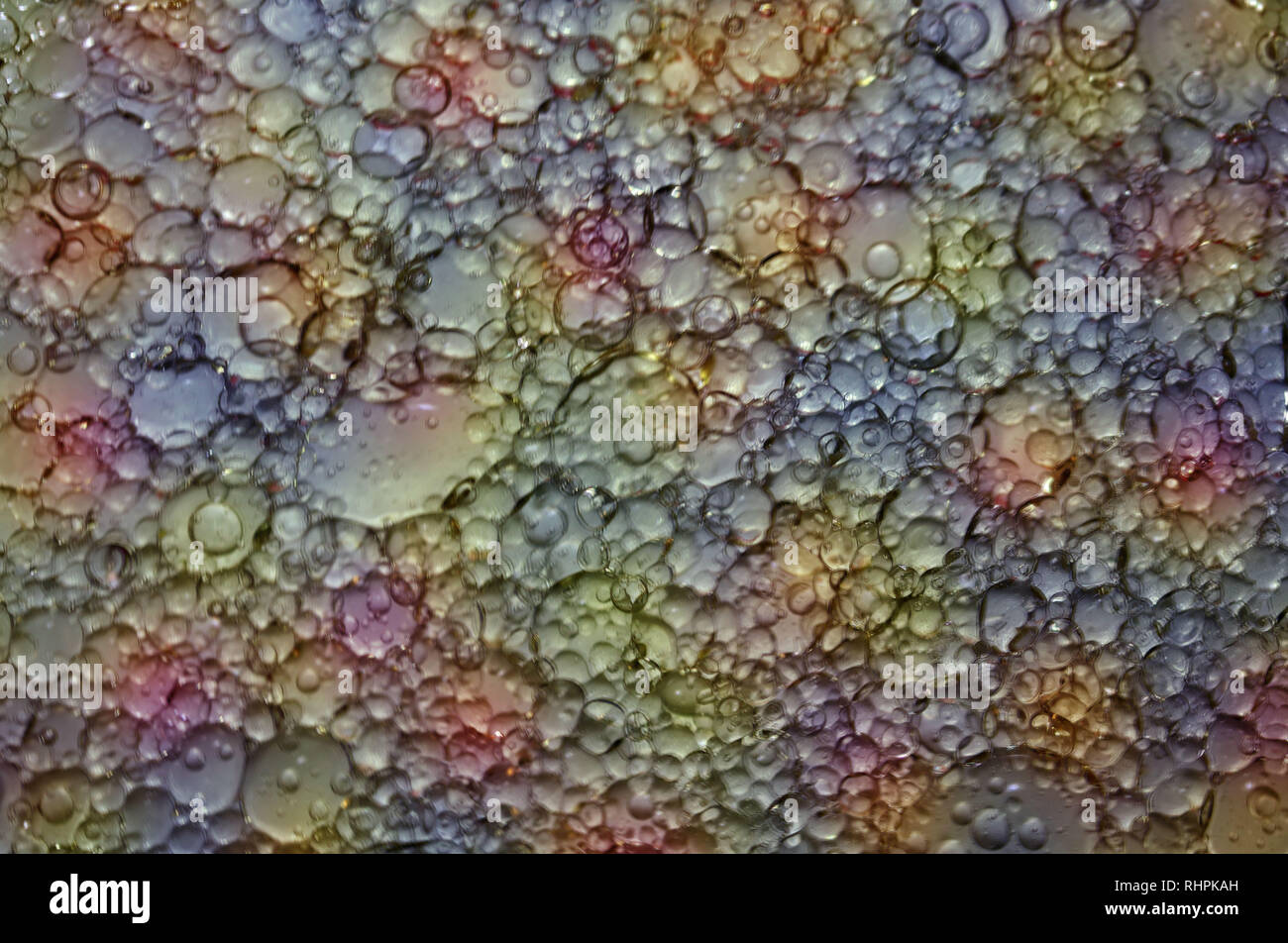 Divertiti con la fotografia macro di olio e acqua Foto Stock