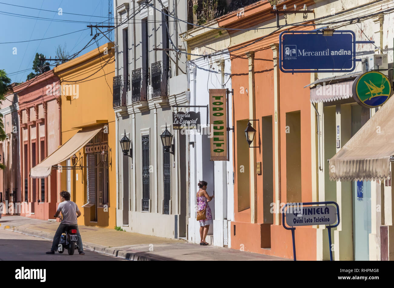 Coloratissima street nel centro di San Antonio de Areco, Argentina Foto Stock