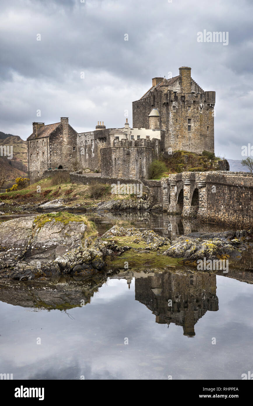 La riflessione di castello in acqua Foto Stock